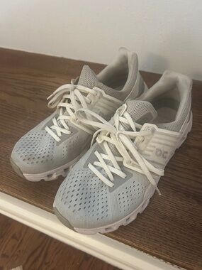 On Cloud Women's Athletic Running Shoes in Light Gray/Cream, 7.5